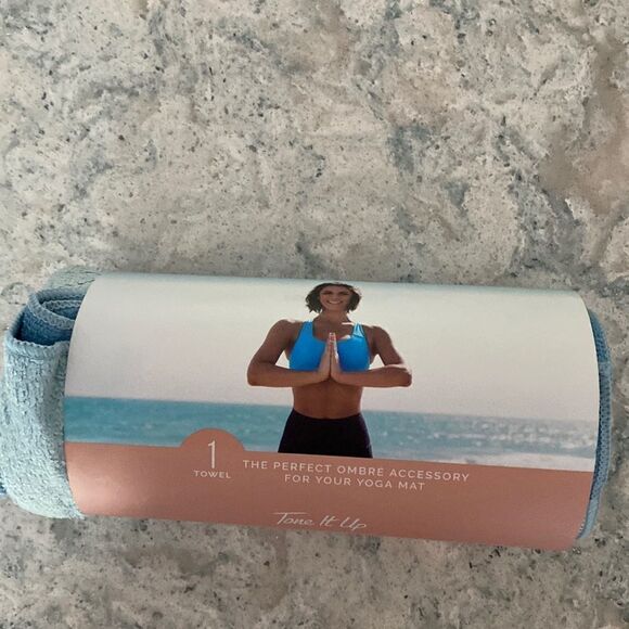 Tone It Up towel  - Picture 1 of 6